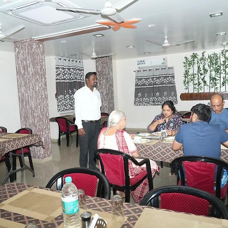 Hotel Avon International Aurangabad  Buitenkant foto