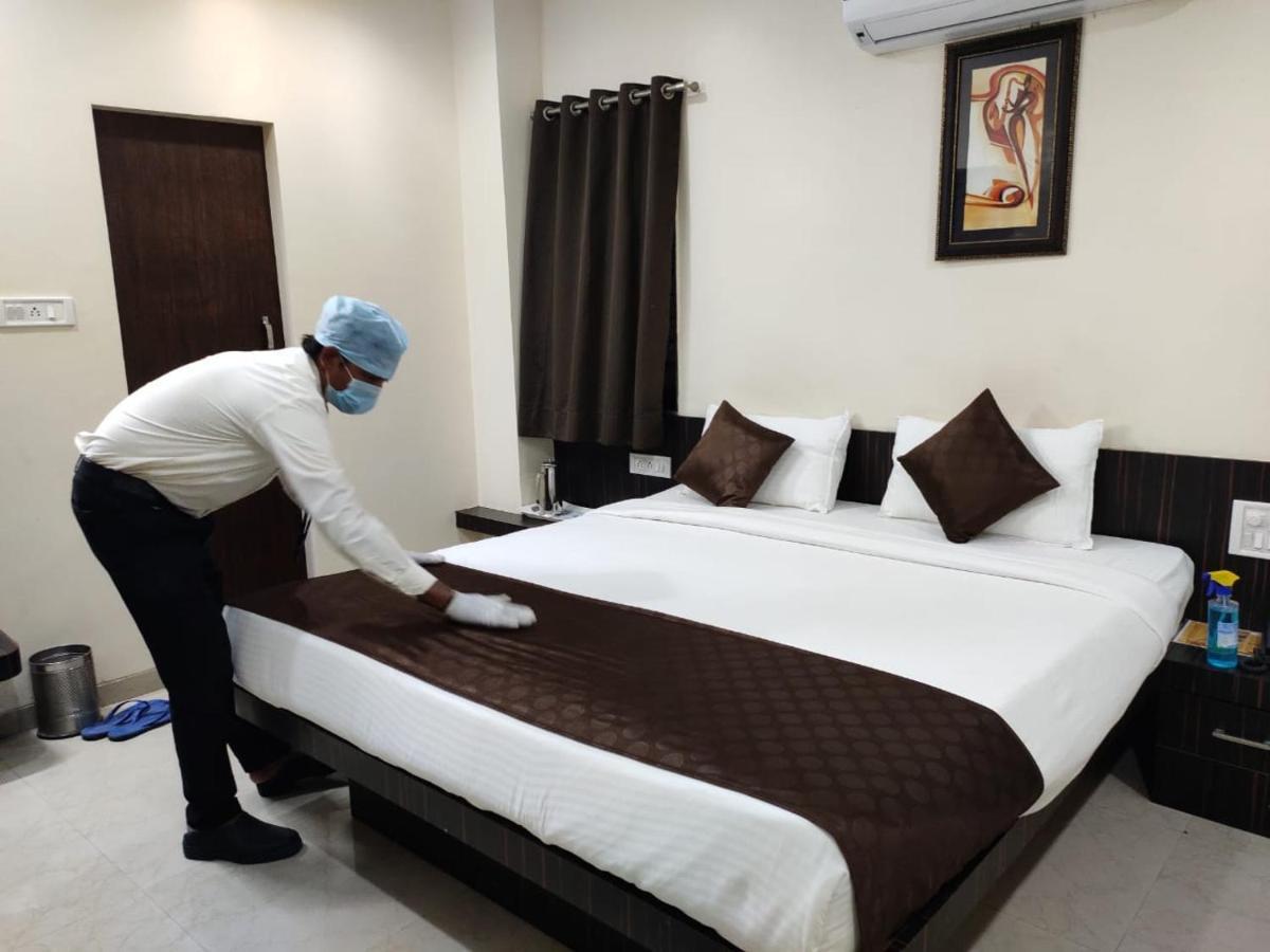 Hotel Avon International Aurangabad  Buitenkant foto