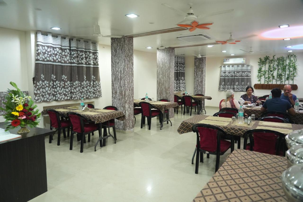 Hotel Avon International Aurangabad  Buitenkant foto