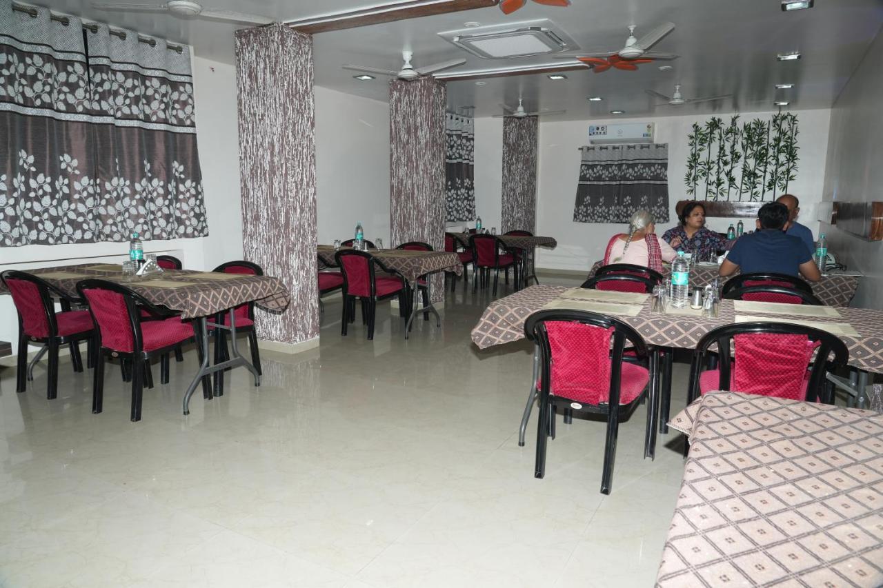 Hotel Avon International Aurangabad  Buitenkant foto