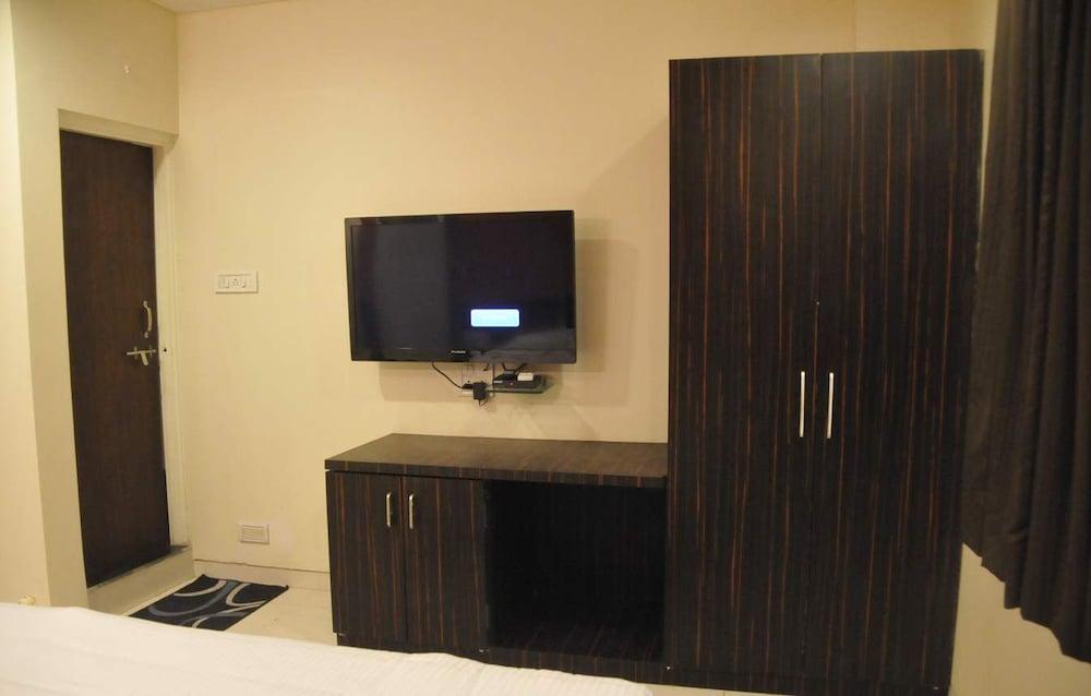 Hotel Avon International Aurangabad  Buitenkant foto