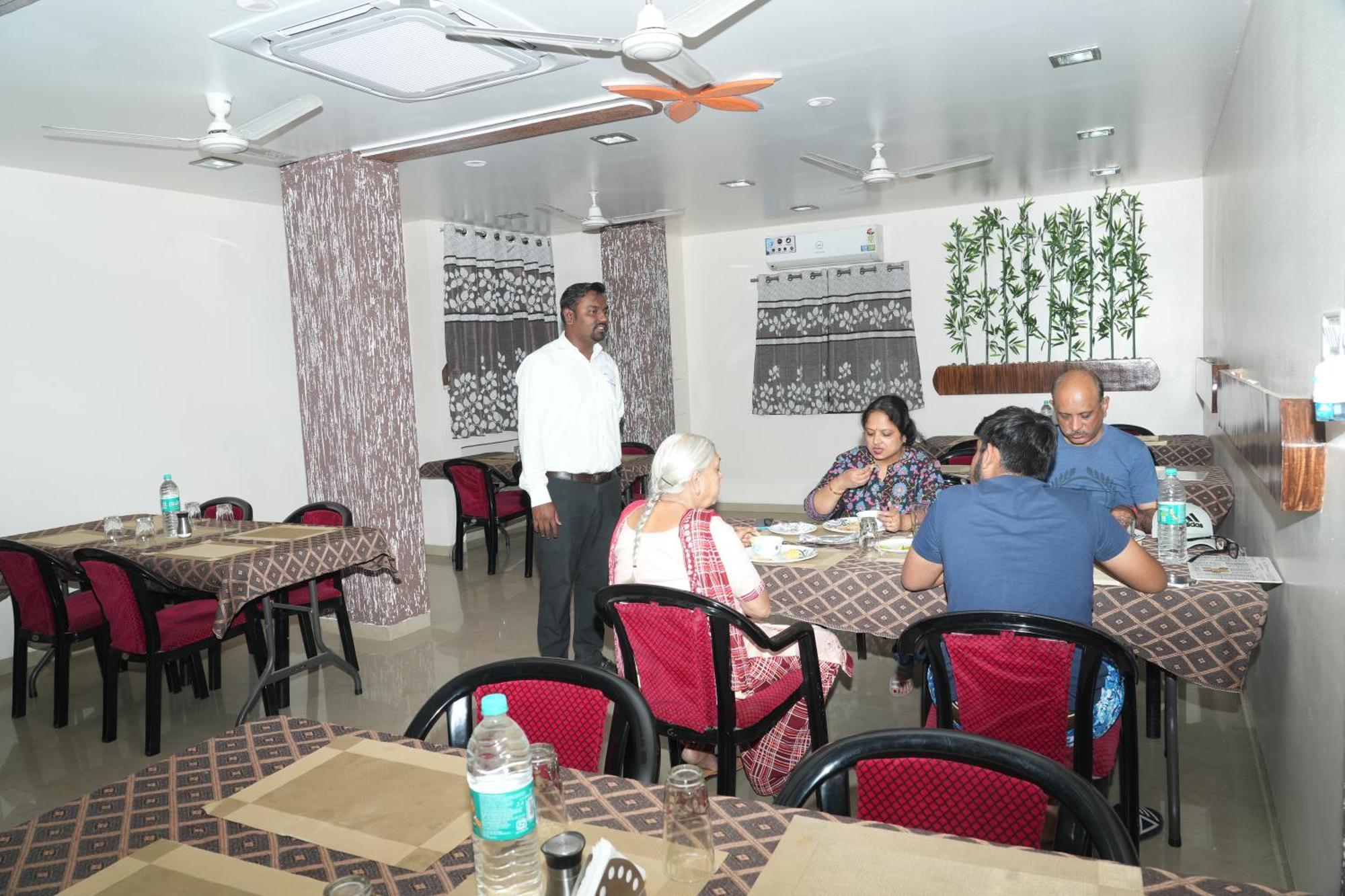 Hotel Avon International Aurangabad  Buitenkant foto