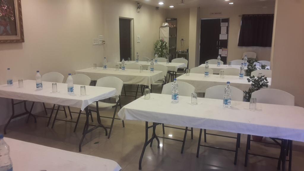 Hotel Avon International Aurangabad  Buitenkant foto