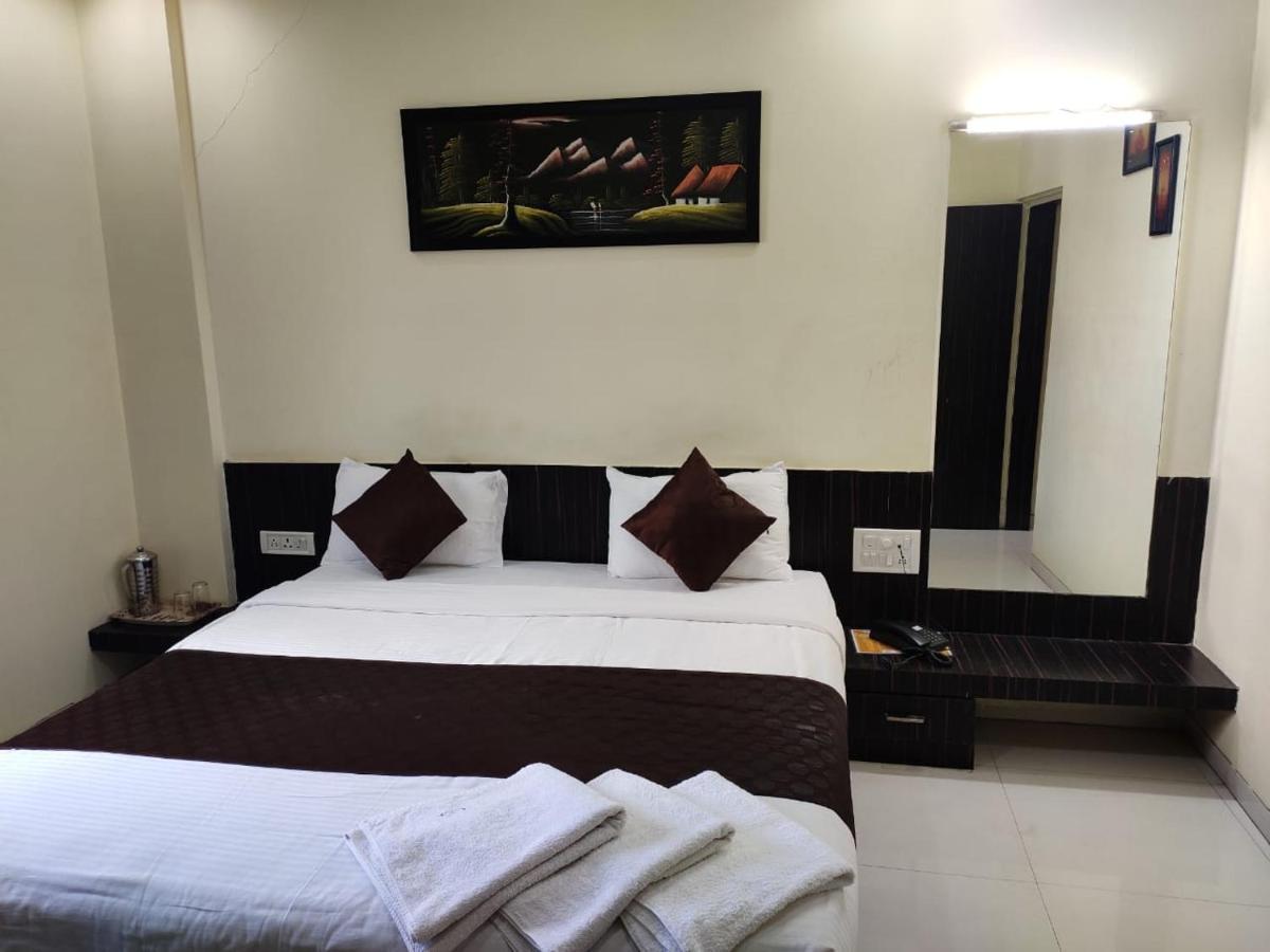Hotel Avon International Aurangabad  Buitenkant foto